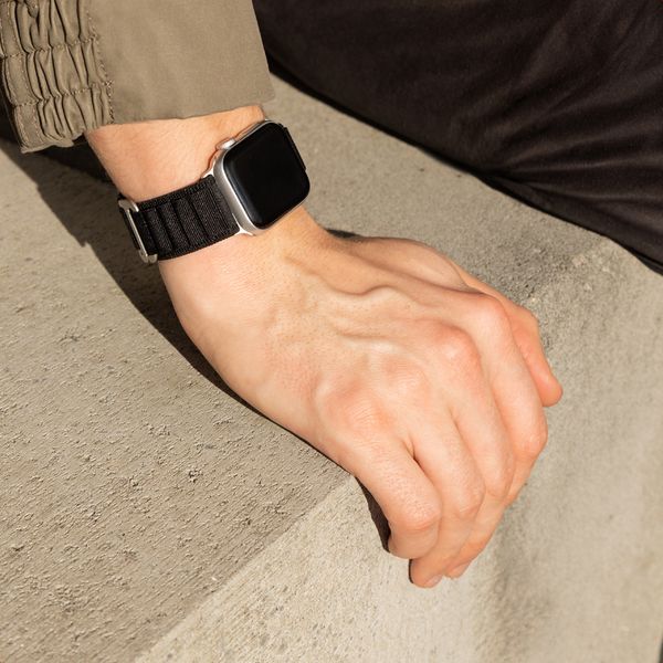 Accezz Bracelet en nylon Alpine Apple Watch | 44/45/46/49 mm - Noir