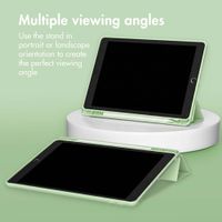 Accezz Coque tablette portefeuille Smart Silicone Apple iPad 6 (2018) 9.7 pouces / iPad 5 (2017) 9.7 pouces - Vert clair