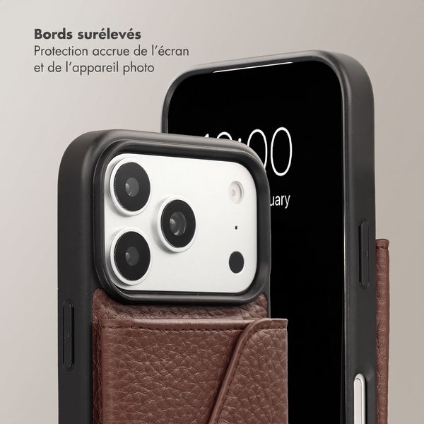 Selencia Coque de télephone Sera avec cordon et porte-cartes enveloppe Apple iPhone 17 Pro Max - Chocolate Brown