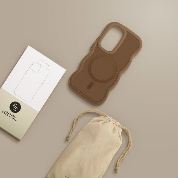 Selencia Coque arrière Wavy avec MagSafe Samsung Galaxy S25 / S24 - Mocha Brown