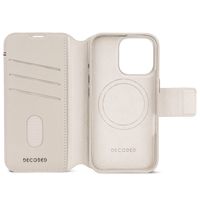 Decoded Portefeuille détachable 2 en 1 en cuir MagSafe Apple iPhone 16 Pro - Clay