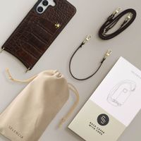 Selencia Coque de télephone Nova Croco avec cordon et porte-cartes Samsung Galaxy S25 / S24 - Choco Brown