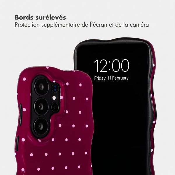 Selencia Coque arrière Vivid Wavy avec MagSafe Samsung Galaxy S26 Ultra - Happy Dots Burgundy