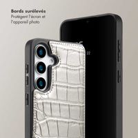 Selencia Coque de télephone Nova Croco avec cordon et porte-cartes Samsung Galaxy S25 - Argent
