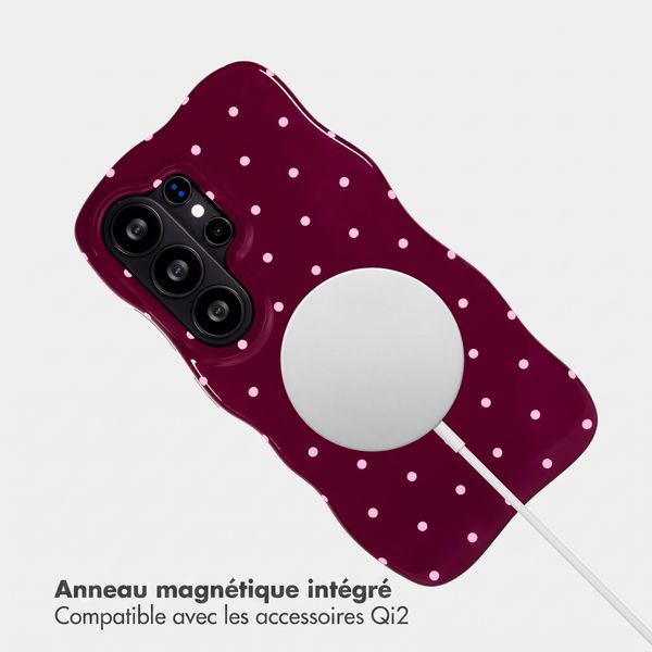 Selencia Coque arrière Vivid Wavy avec MagSafe Samsung Galaxy S26 Ultra - Happy Dots Burgundy
