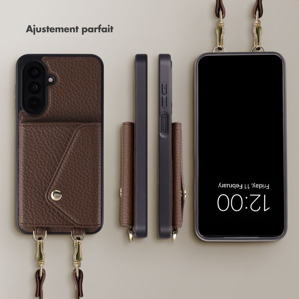 Selencia Coque de télephone Sera avec cordon et porte-cartes enveloppe Samsung Galaxy A18 / A17 / A26 - Chocolate Brown