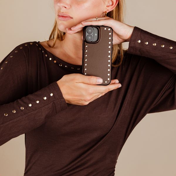 Selencia Coque arrière Studs avec MagSafe Apple iPhone 16 Pro - Cacao Crush