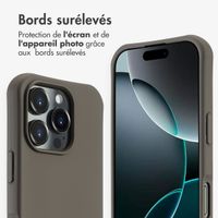 imoshion Coque arrière Color avec cordon amovible et MagSafe Apple iPhone 16 Pro - Black Coffee