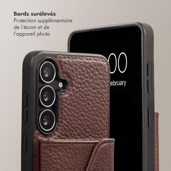Selencia Coque de télephone Sera avec cordon et porte-cartes enveloppe Samsung Galaxy S25 FE - Chocolate Brown
