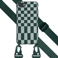 Selencia Coque design en silicone avec cordon amovible Apple iPhone SE (2022 / 2020) / 8 / 7 - Irregular Check Green