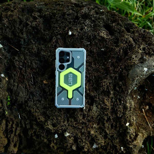 UAG Coque Pathfinder MagSafe avec dragonne Samsung Galaxy S25 Ultra - Clear Neon