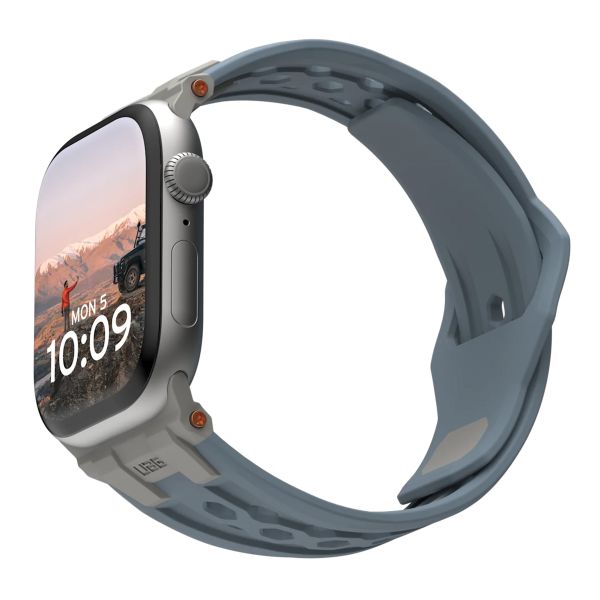 UAG Bracelet Monarch en silicone Apple Watch | 44/45/46/49 mm - Cloud Blue/Titanium