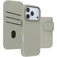 Accezz Étui de télephone portefeuille en cuir 2-en-1 avec MagSafe Apple iPhone 18 Pro / 17 Pro - Light Grey