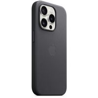 Apple Coque FineWoven MagSafe Apple iPhone 15 Pro - Noir