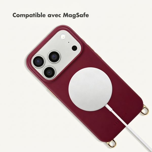 Selencia Coque arrière Rivièra avec MagSafe avec crochets amovibles Apple iPhone 17 Pro Max - Bold Burgundy