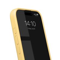 iDeal of Sweden Coque en silicone avec MagSafe Apple iPhone 16 Pro - Soft Lemon