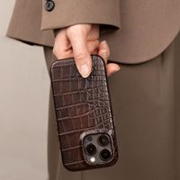Selencia Coque arrière Croco avec MagSafe Apple iPhone 15 - Choco Brown
