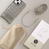 Selencia Coque de télephone Nova Croco avec cordon et porte-cartes Apple iPhone 15 - Argent