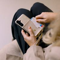 Selencia Coque de télephone Sera avec cordon et porte-cartes enveloppe Apple iPhone 15 - Champagne