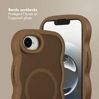 Selencia Coque arrière Wavy avec MagSafe Apple iPhone 17e / 16e - Mocha Brown