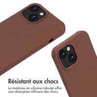 imoshion Coque en silicone avec cordon Apple iPhone 15 - Marron