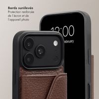 Selencia Coque de télephone Sera avec cordon et porte-cartes enveloppe Apple iPhone 18 Pro / 17 Pro - Chocolate Brown