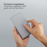 Selencia Étui portefeuille amovible Olyn avec MagSafe Apple iPhone 17e / 16e - Gris