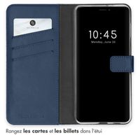 Selencia Étui portefeuille en cuir véritable Apple iPhone 13 - Bleu