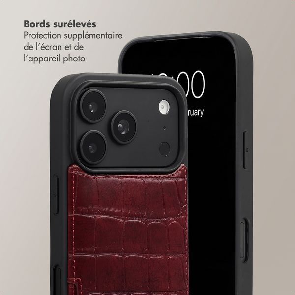 Selencia Coque de télephone Nova Croco avec cordon et porte-cartes Apple iPhone 18 Pro Max / 17 Pro Max - Burgundy