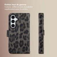 Selencia Étui de télephone portefeuille imprimé léopard Sabi Samsung Galaxy S25 / S24 - Midnight Black