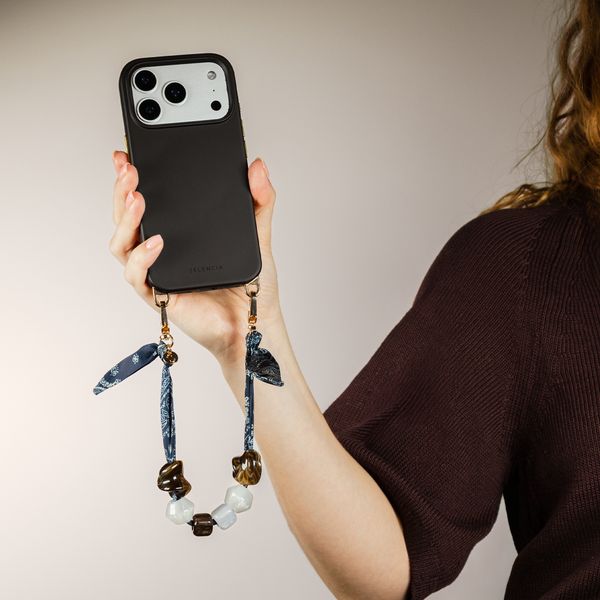 Selencia Coque arrière Rivièra avec MagSafe avec crochets amovibles Apple iPhone SE (2022 / 2020) / 8 / 7 - Velvet Black
