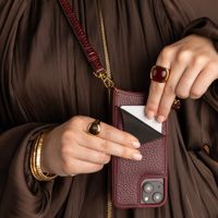 Selencia Coque de télephone Nova avec cordon et porte-cartes Samsung Galaxy A56 - Bold Burgundy