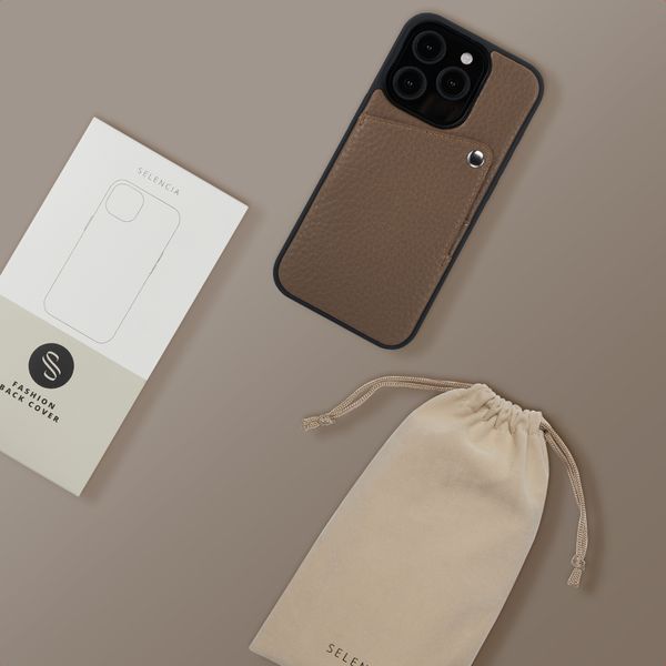 Selencia Coque Riva avec porte-cartes Apple iPhone 16 Pro - Mocha Brown