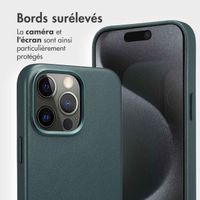 Accezz Étui de télephone portefeuille en cuir 2-en-1 avec MagSafe Apple iPhone 15 Pro Max - Cedar Green