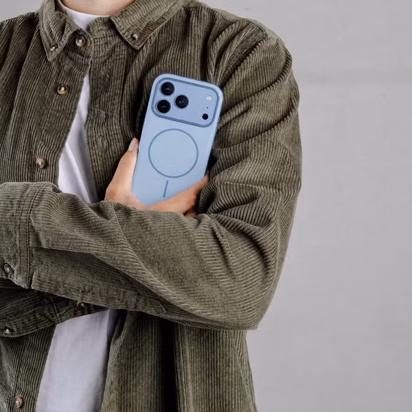 imoshion Coque arrière Color avec Thin MagSafe Ring Apple iPhone 18 Pro / 17 Pro - Bleu clair