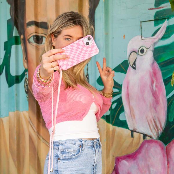 imoshion Coque design en silicone avec cordon Apple iPhone 15 - Retro Pink