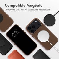 Accezz Coque arrière en cuir avec MagSafe Apple iPhone 18 Pro Max / 17 Pro Max - Marron café