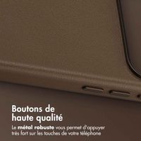 Accezz Coque arrière en cuir avec MagSafe Apple iPhone 17 Pro - Marron café