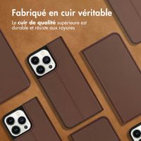 Accezz Étui de télephone Slim Folio en cuir de qualité supérieure Apple iPhone 13 Pro - Marron