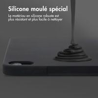 Accezz Coque Liquid Silicone avec porte-stylet Apple iPad Air 11 pouces (2026) M4 / (2025) M3 / (2024) M2 / Air 5 (2022) / Air 4 (2020) - Noir