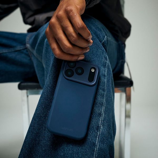 Decoded Coque en silicone MagSafe Apple iPhone 17 Pro - True Navy