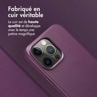 Accezz Étui de télephone portefeuille en cuir 2-en-1 avec MagSafe Apple iPhone 15 Pro Max - Heath Purple