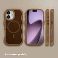 Selencia Coque arrière Wavy avec MagSafe Apple iPhone 17 - Mocha Brown