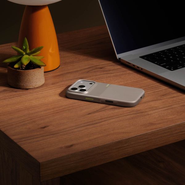 Beats Coque robuste avec MagSafe et contrôle de caméra Apple iPhone 17 Pro - Alpine Gray