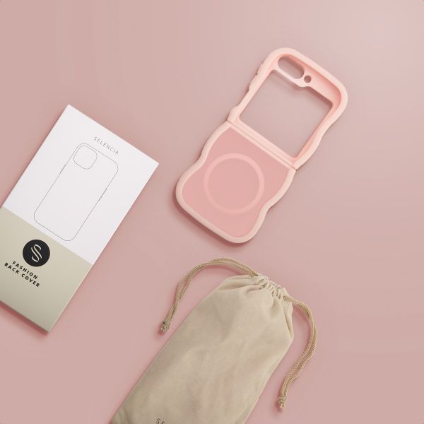 Selencia Coque arrière Wavy avec MagSafe Samsung Galaxy Z Flip 6 / Flip 7 FE - Soft Pink