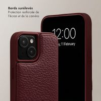 Selencia Coque de télephone Nova avec cordon et porte-cartes Apple iPhone 15 - Bold Burgundy