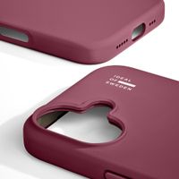 iDeal of Sweden Coque en silicone avec MagSafe Apple iPhone 16 - Fine Wine