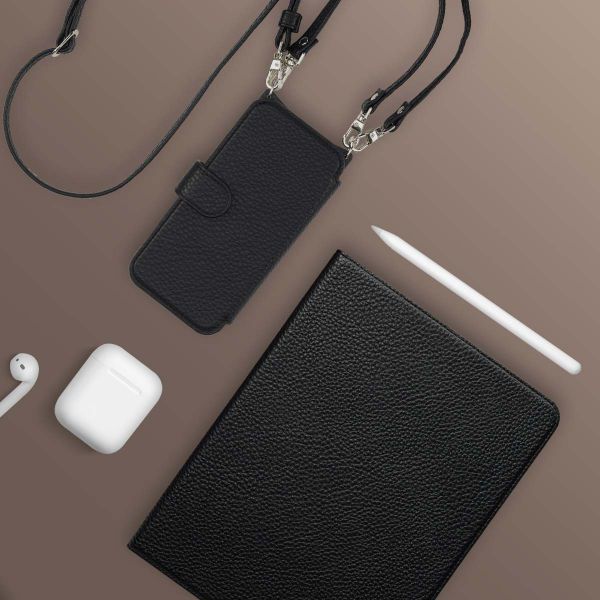 Selencia Étui Riva avec MagSafe et cordon de téléphone Apple iPhone 17e / 16e - Noir
