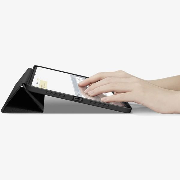 Spigen Coque tablette Urban Fit Apple iPad Pro 11 (2025) M5 / (2024) M4 - Noir