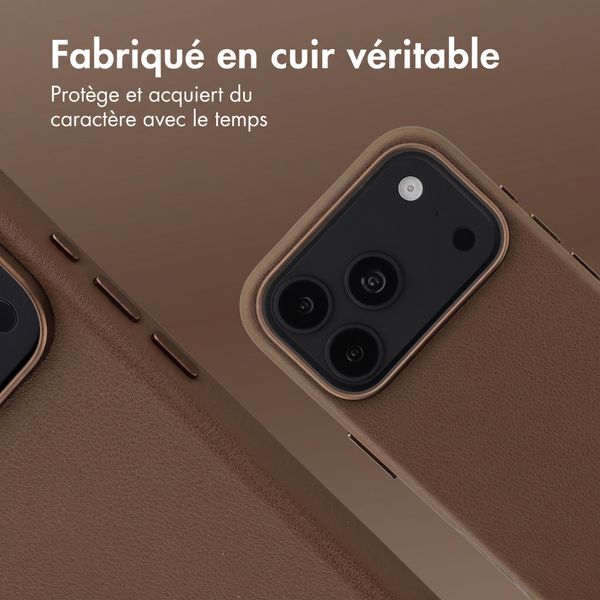 Accezz Coque arrière en cuir avec MagSafe Apple iPhone 18 Pro Max / 17 Pro Max - Marron café